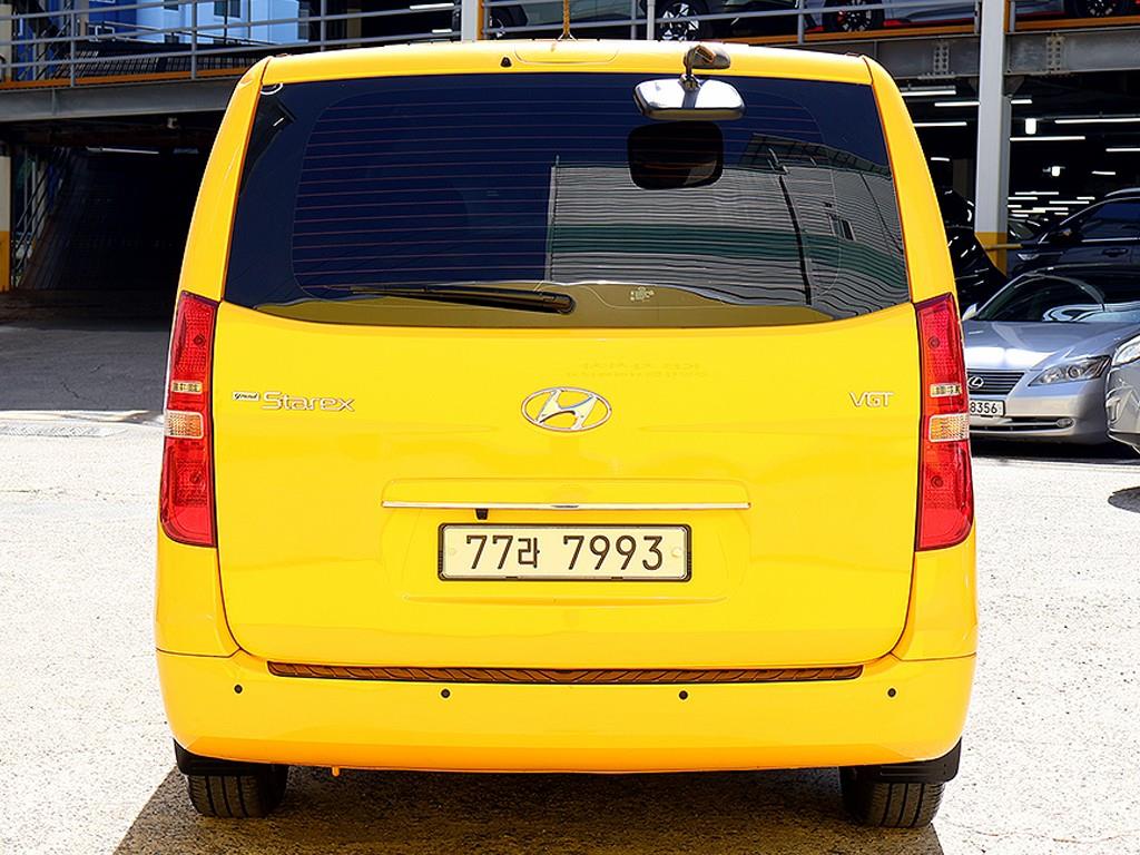 HYUNDAI Starex - Vista 5