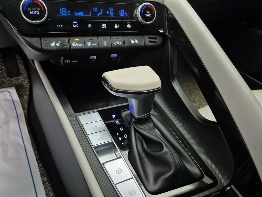 HYUNDAI Avante - Vista 8