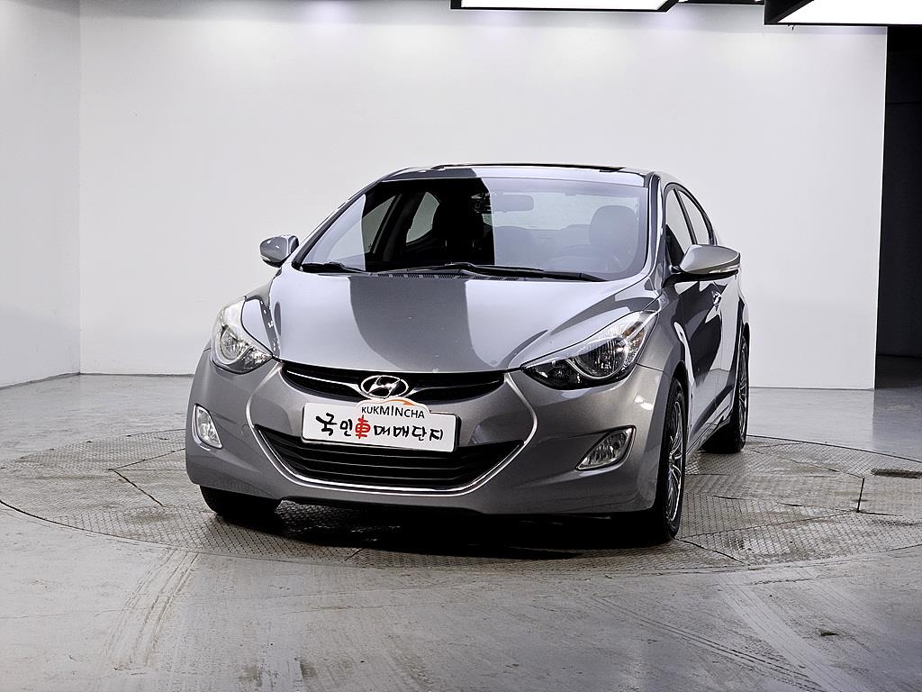 HYUNDAI Avante - Vista 2