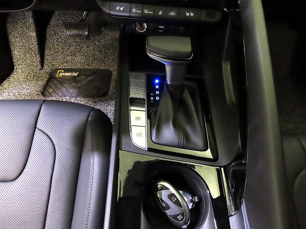 HYUNDAI Avante - Vista 12