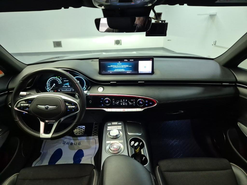 Genesis GV70 - Vista 7