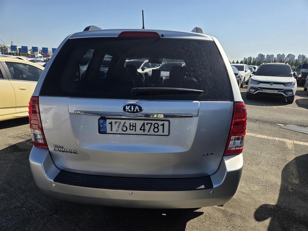 KIA Carnival - Vista 3