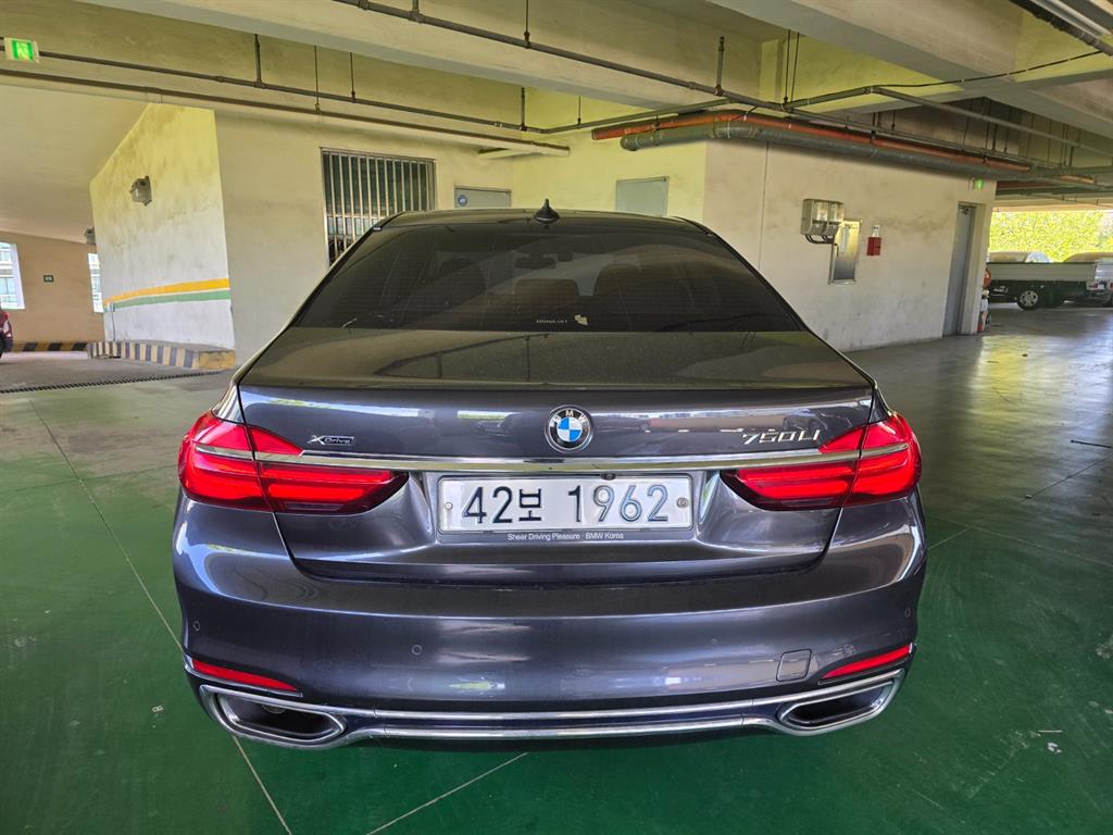 BMW 7 Series - Vista 4