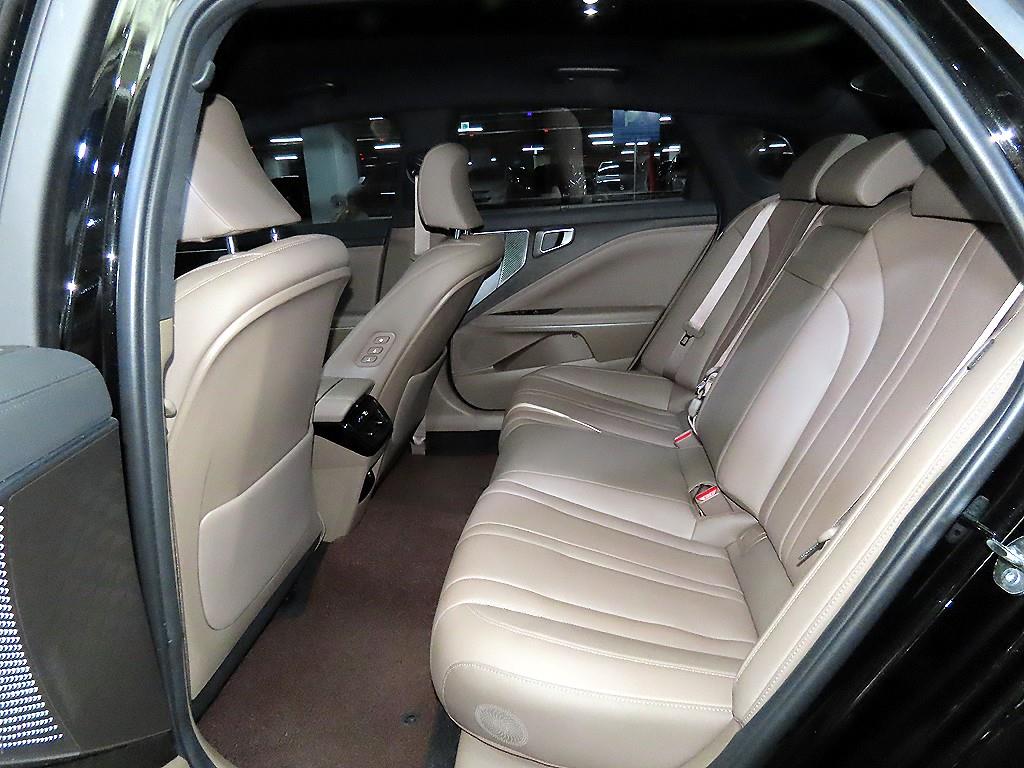 KIA K8 - Vista 7
