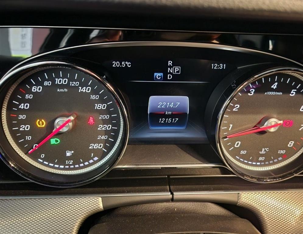 Mercedes Benz E class - Vista 3