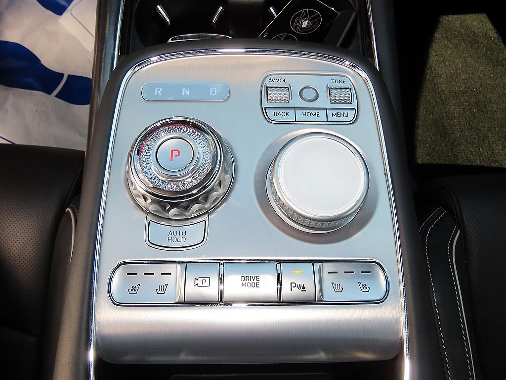 Genesis G90 - Vista 11