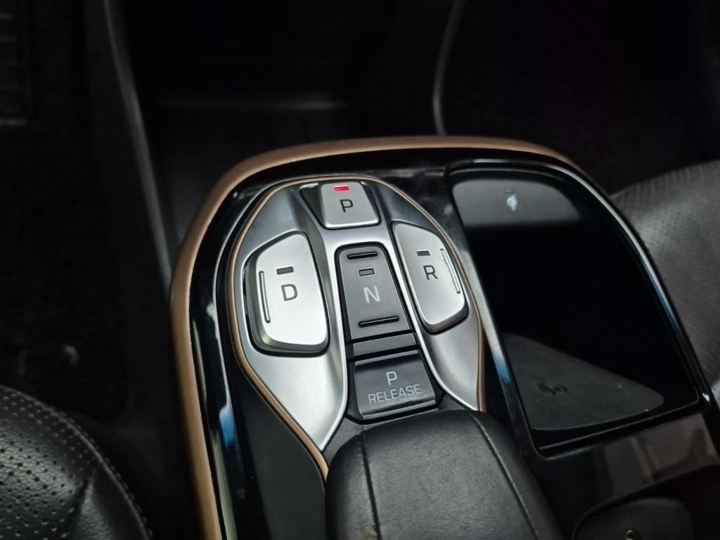 HYUNDAI Ioniq - Vista 8