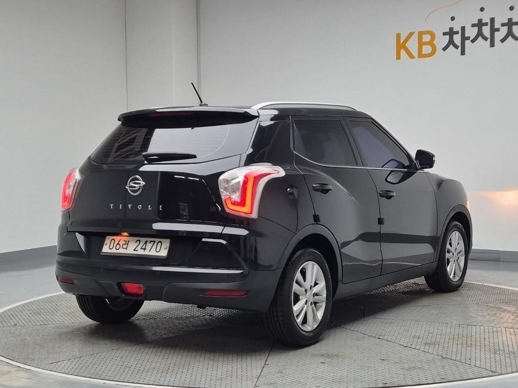 Ssangyong Tivoli - Vista 3