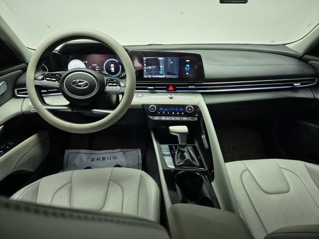 HYUNDAI Avante - Vista 7