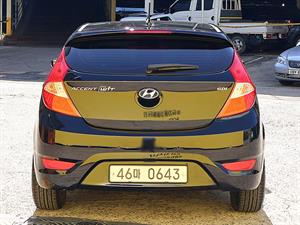 HYUNDAI Accent - Vista 6