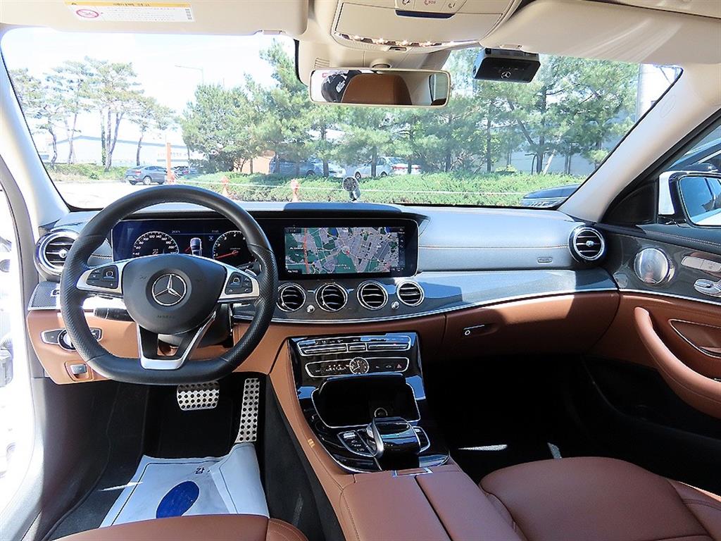 Mercedes Benz E class - Vista 7