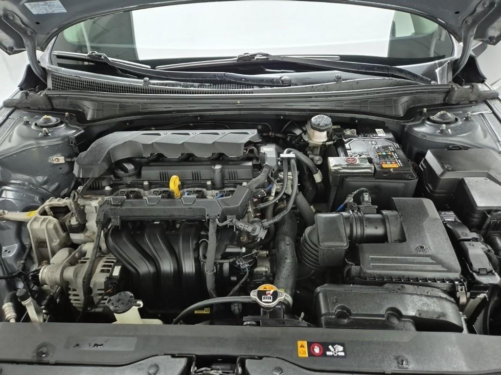 HYUNDAI Avante - Vista 5
