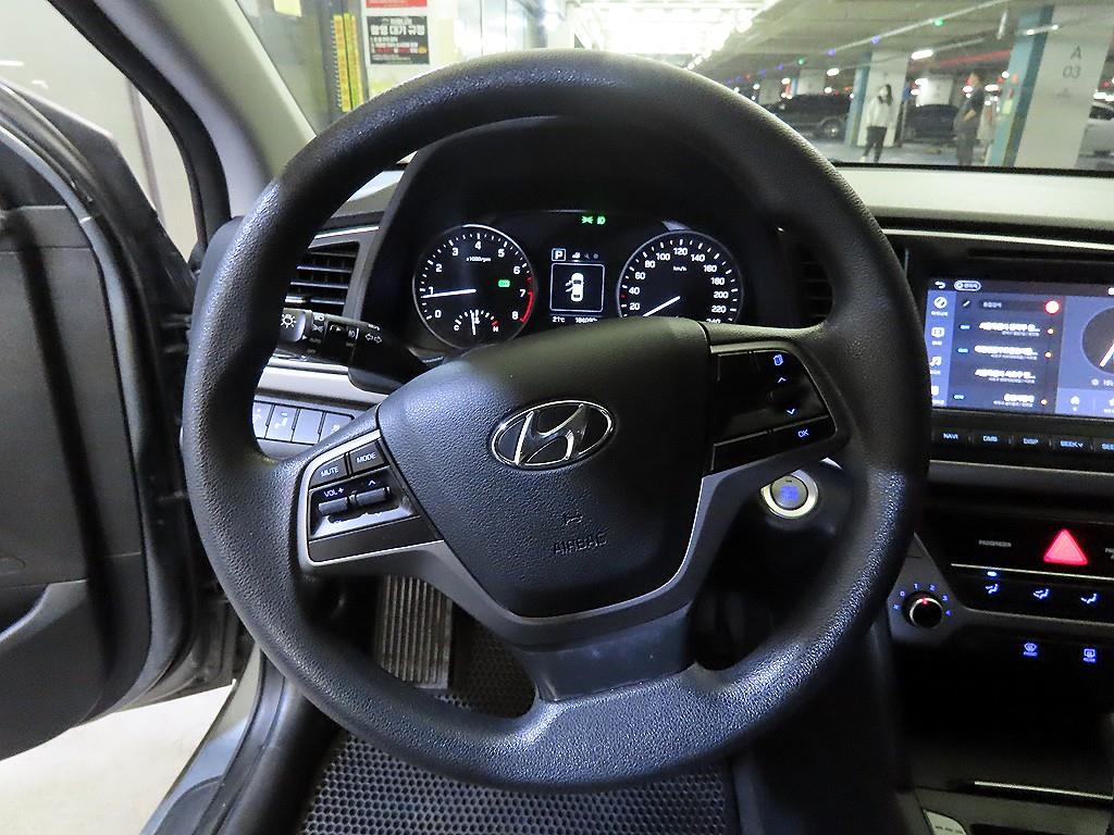 HYUNDAI Avante - Vista 8
