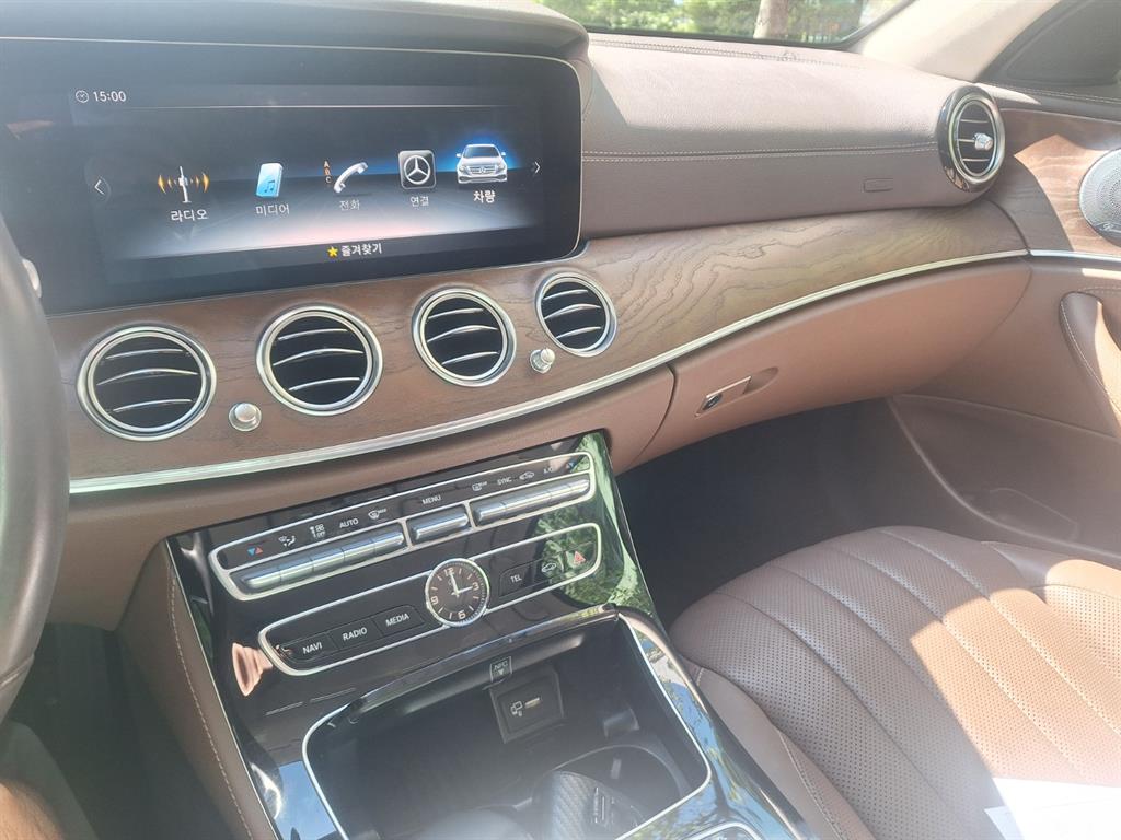 Mercedes Benz E class - Vista 10