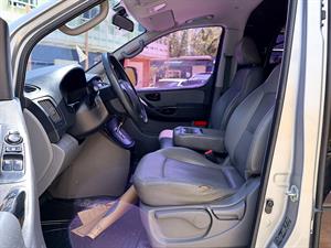 HYUNDAI Starex - Vista 10