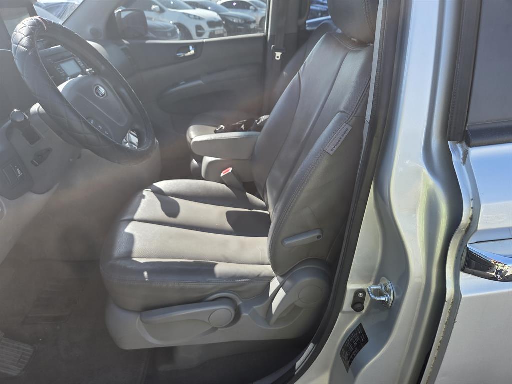 KIA Carnival - Vista 5