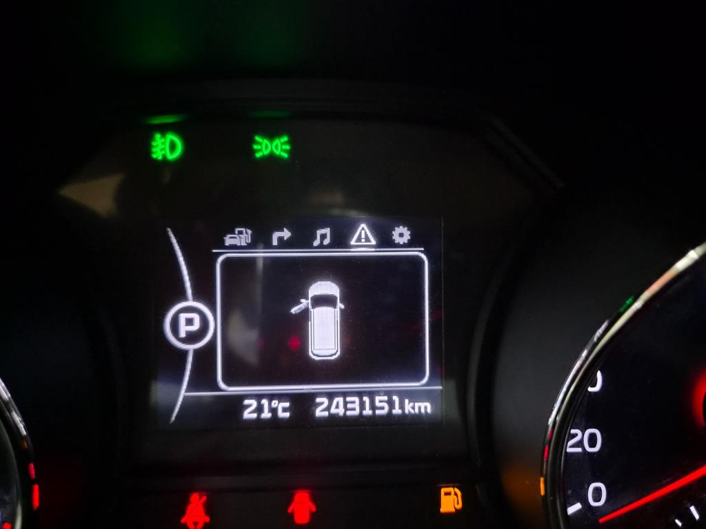 KIA Carnival - Vista 7
