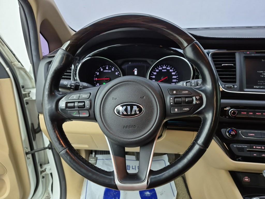 KIA Carnival - Vista 9