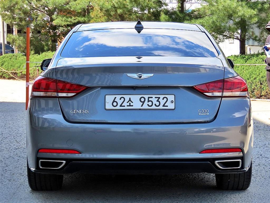 HYUNDAI Genesis - Vista 4