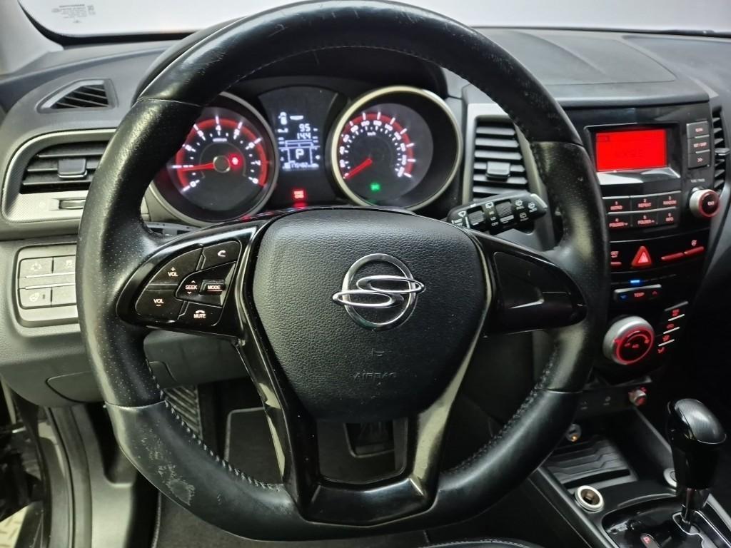 Ssangyong Tivoli - Vista 9