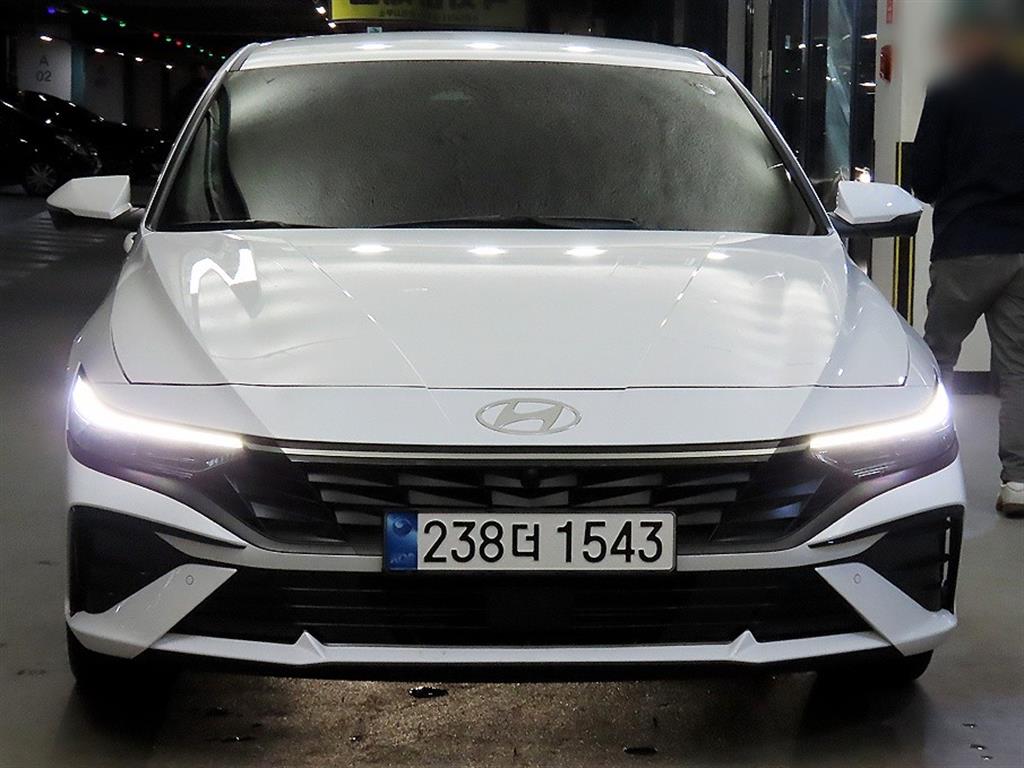 HYUNDAI Avante - Vista 2