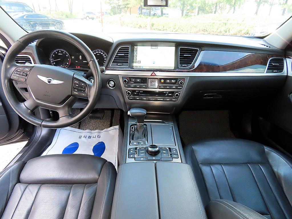 HYUNDAI Genesis - Vista 7