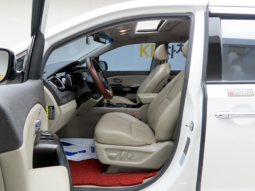 KIA Carnival - Vista 12