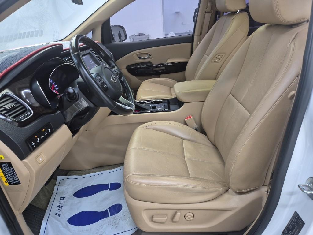 KIA Carnival - Vista 11
