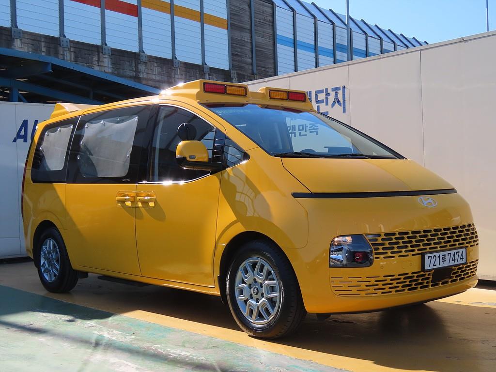 HYUNDAI Staria 2025 Amarillo - Importación desde Corea - HF Imports Iquique - Foto 1