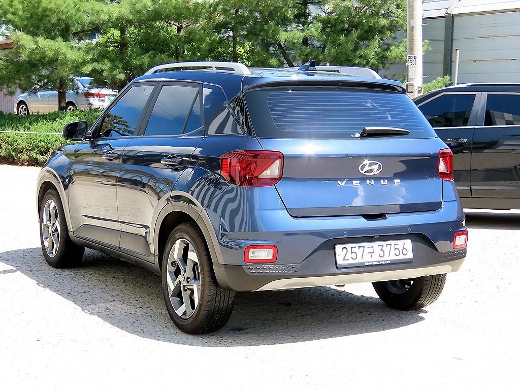 HYUNDAI Venue - Vista 3