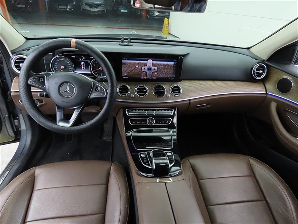 Mercedes Benz E class - Vista 7