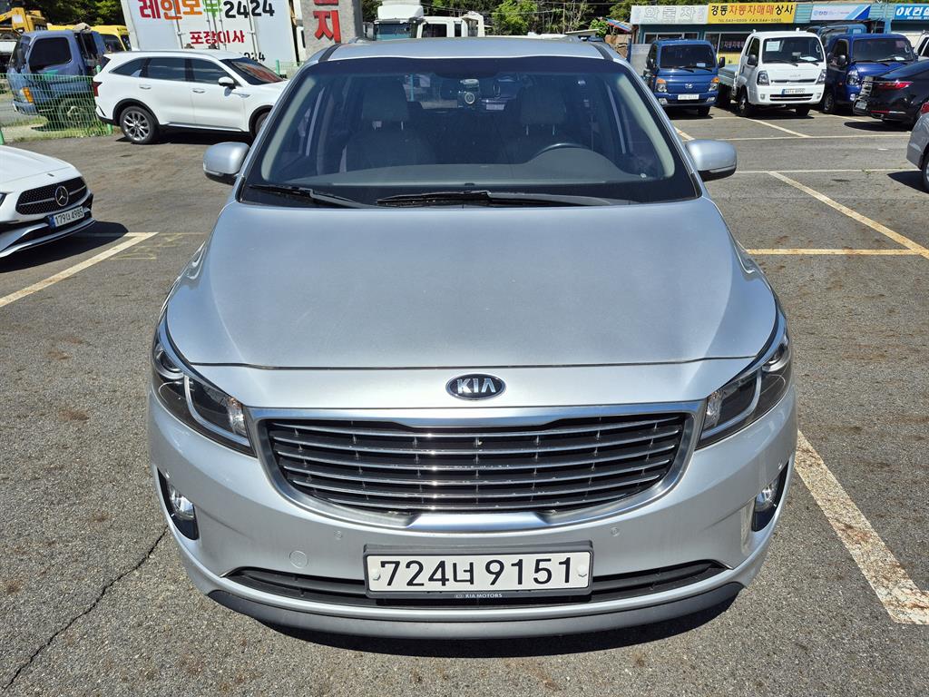 KIA Carnival - Vista 2
