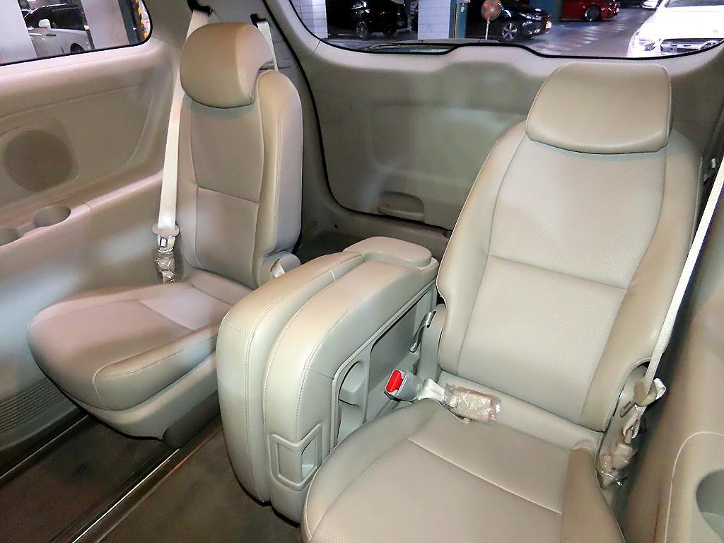 KIA Carnival - Vista 8