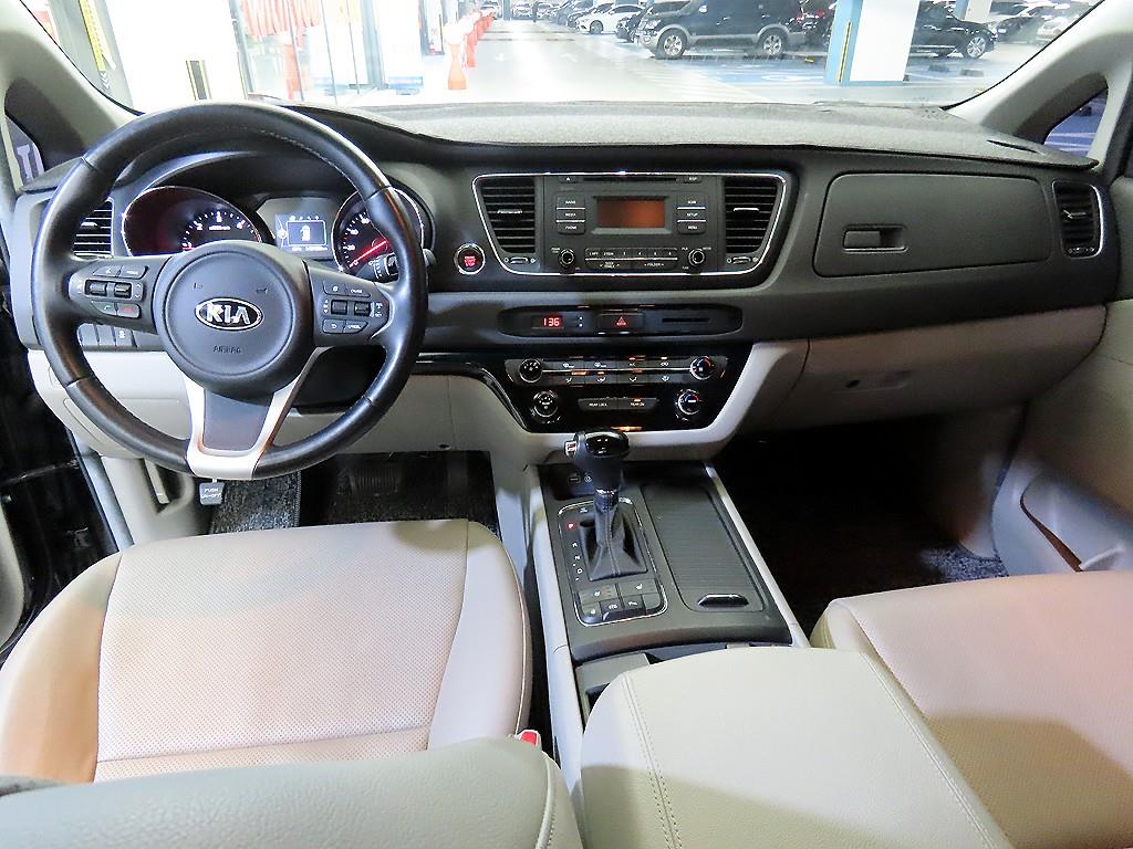 KIA Carnival - Vista 11