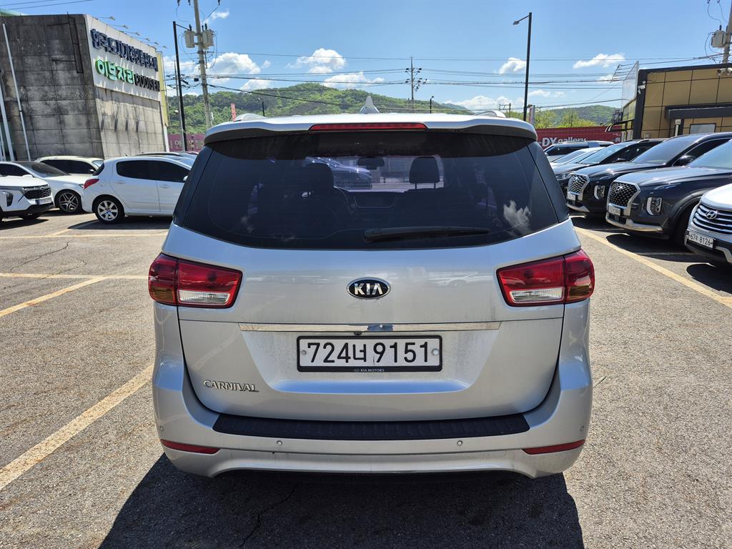 KIA Carnival - Vista 4