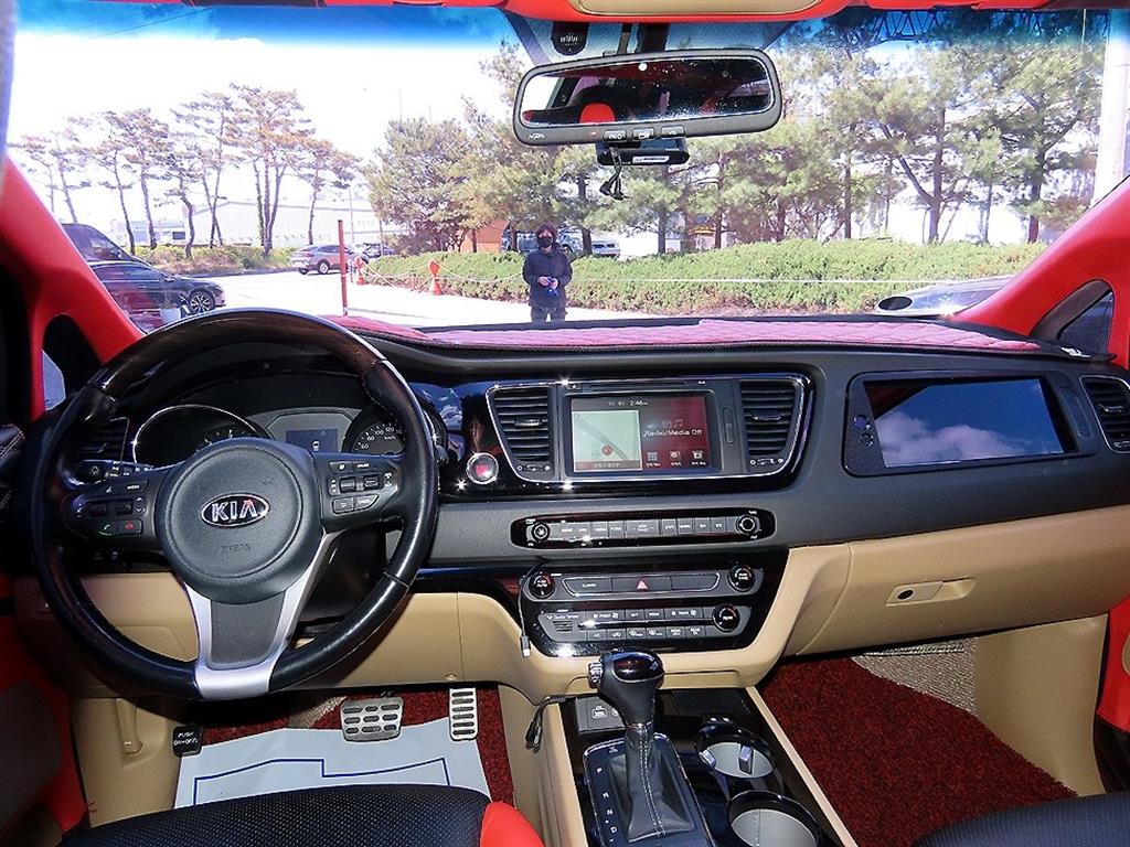 KIA Carnival - Vista 8