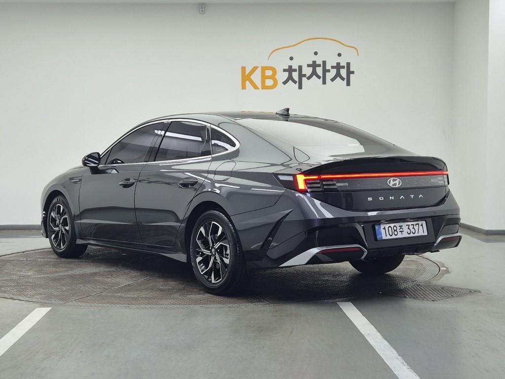 HYUNDAI Sonata - Vista 3