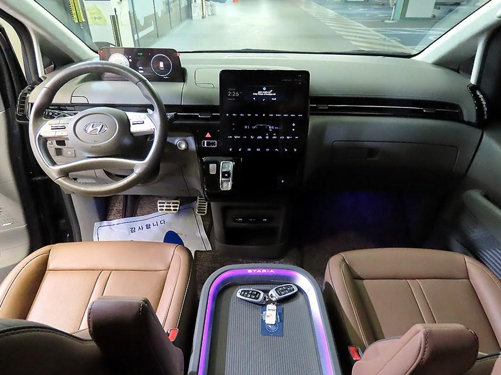 HYUNDAI Staria - Vista 10