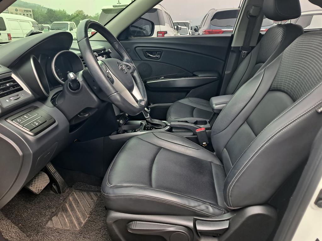Ssangyong Tivoli 2019 Blanco - Importación desde Corea - HF Imports Iquique - Foto 18