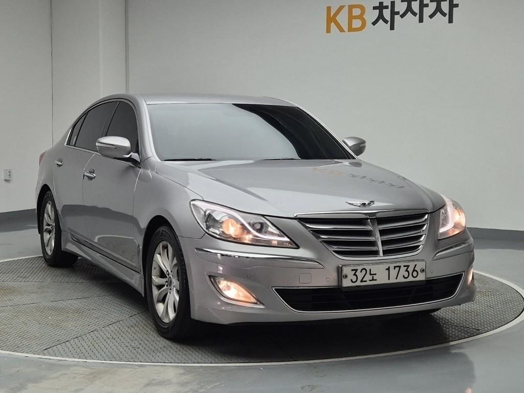 HYUNDAI Genesis - Vista 4