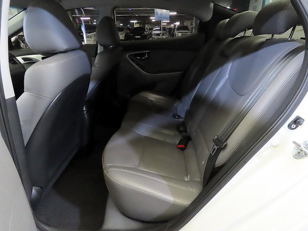 HYUNDAI Avante - Vista 7