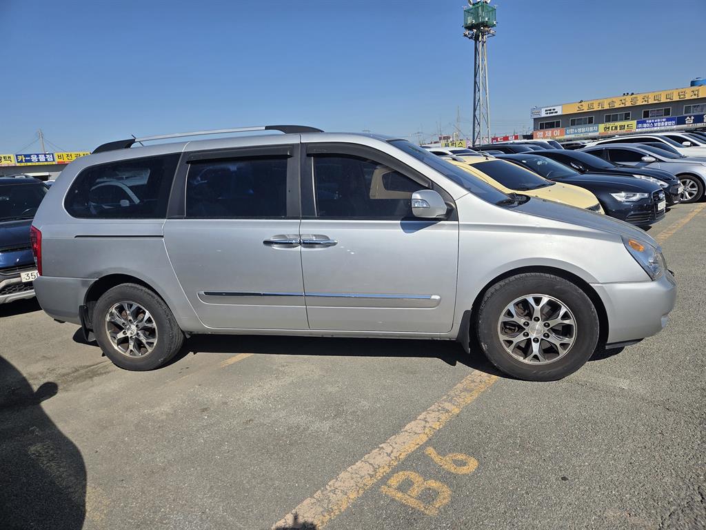 KIA Carnival - Vista 4