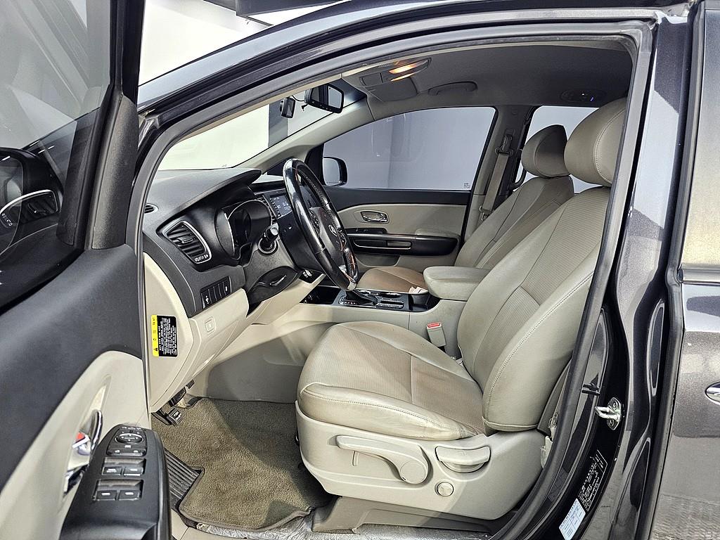 KIA Carnival - Vista 8