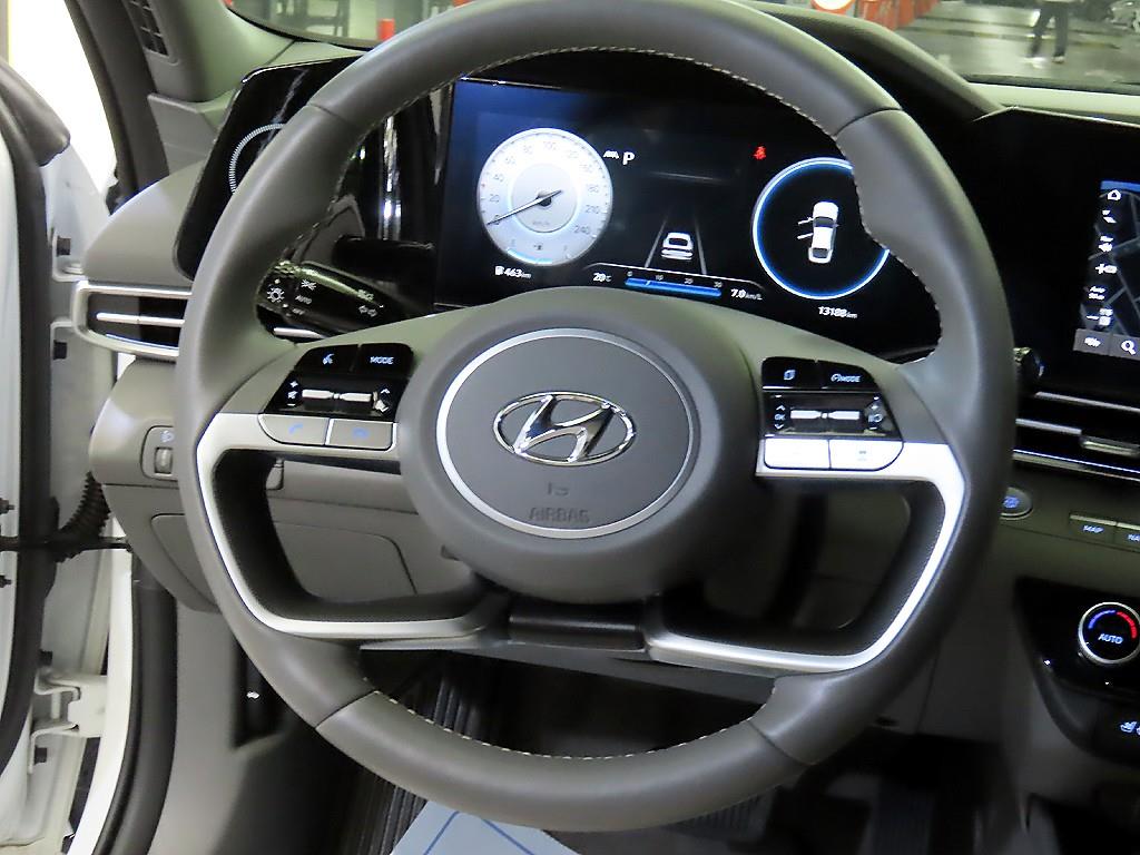 HYUNDAI Avante - Vista 8