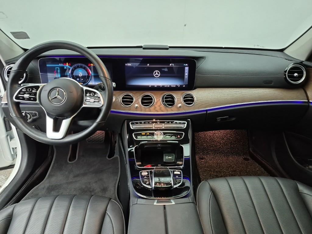 Mercedes Benz E class - Vista 5