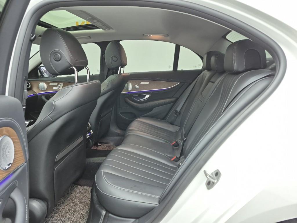 Mercedes Benz E class - Vista 12
