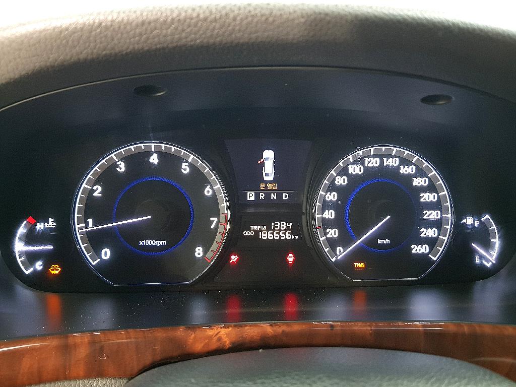 HYUNDAI Equus - Vista 7