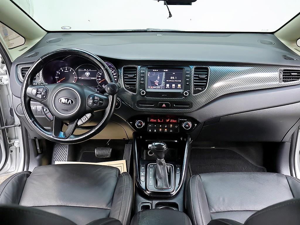 KIA Carens - Vista 9