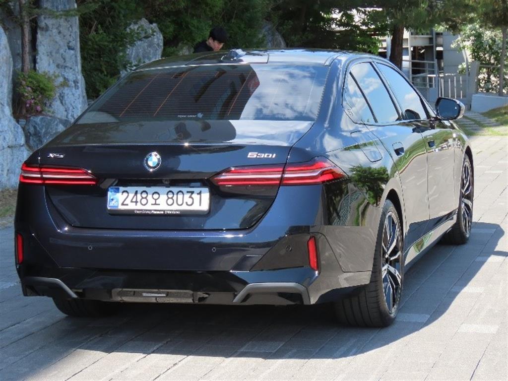 BMW 5 Series - Vista 5