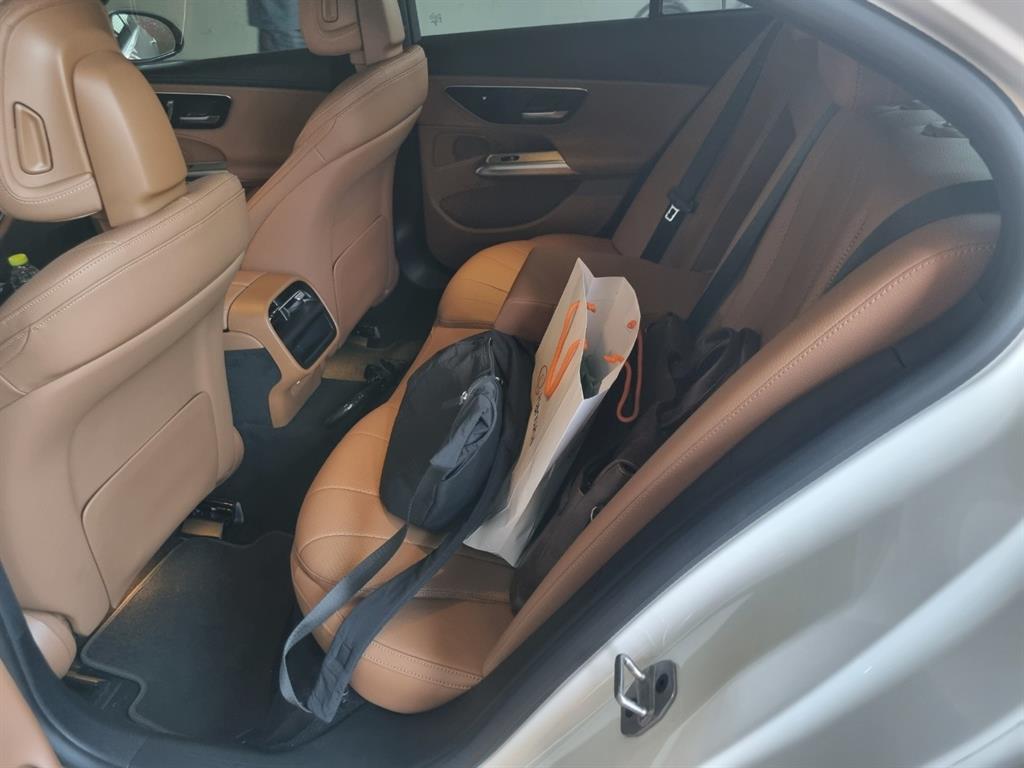 Mercedes Benz E class - Vista 5